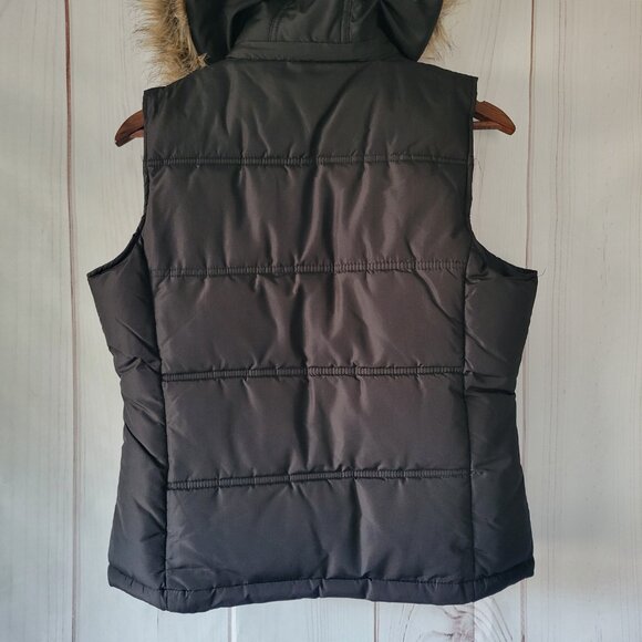 Maurices Women’s L, Quilted Puffer Vest w/ Removable Faux Fur Hood, Black, EUC - Picture 4 of 9